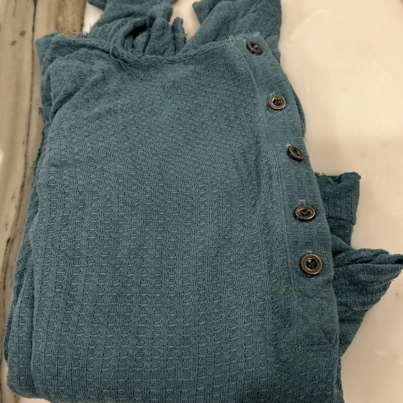 Blue oversized Frayed Edge Knit Top-L - Picture 8 of 8